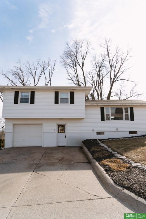 2001 Hampton Dr, Tekamah, NE, 68061-1901 | Card Image