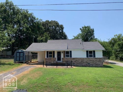 665 W 3rd St, Newark, AR, 72562-9643 | Card Image