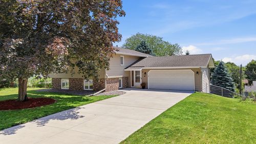 49 14th Ave Sw, New Brighton, MN, 55112-3457 | Card Image