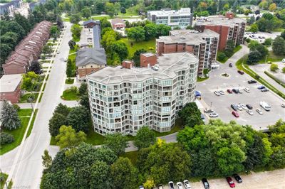 404 - 24 Marilyn Dr, House attached with 3 bedrooms, 2 bathrooms and 2 parking in Guelph ON | Image 3