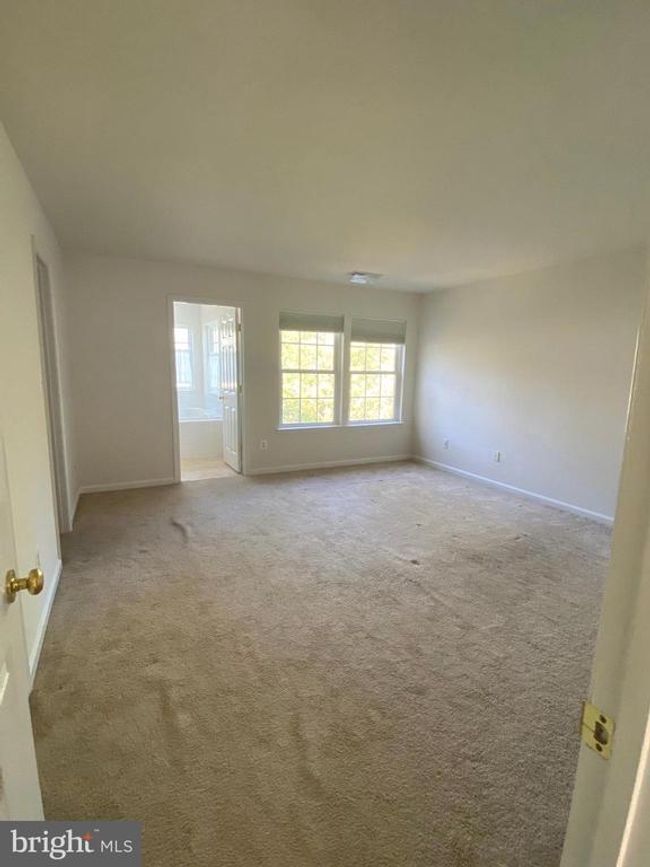 12022 Kemps Landing Cir, Townhouse with 4 bedrooms, 4 bathrooms and null parking in MANASSAS VA | Image 9