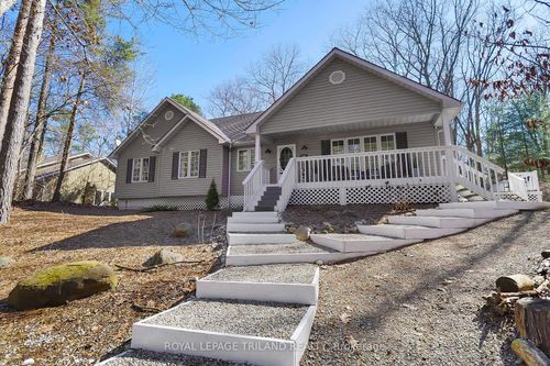 9945 Riverview Rd, Grand Bend, ON, N0M1T0 | Card Image