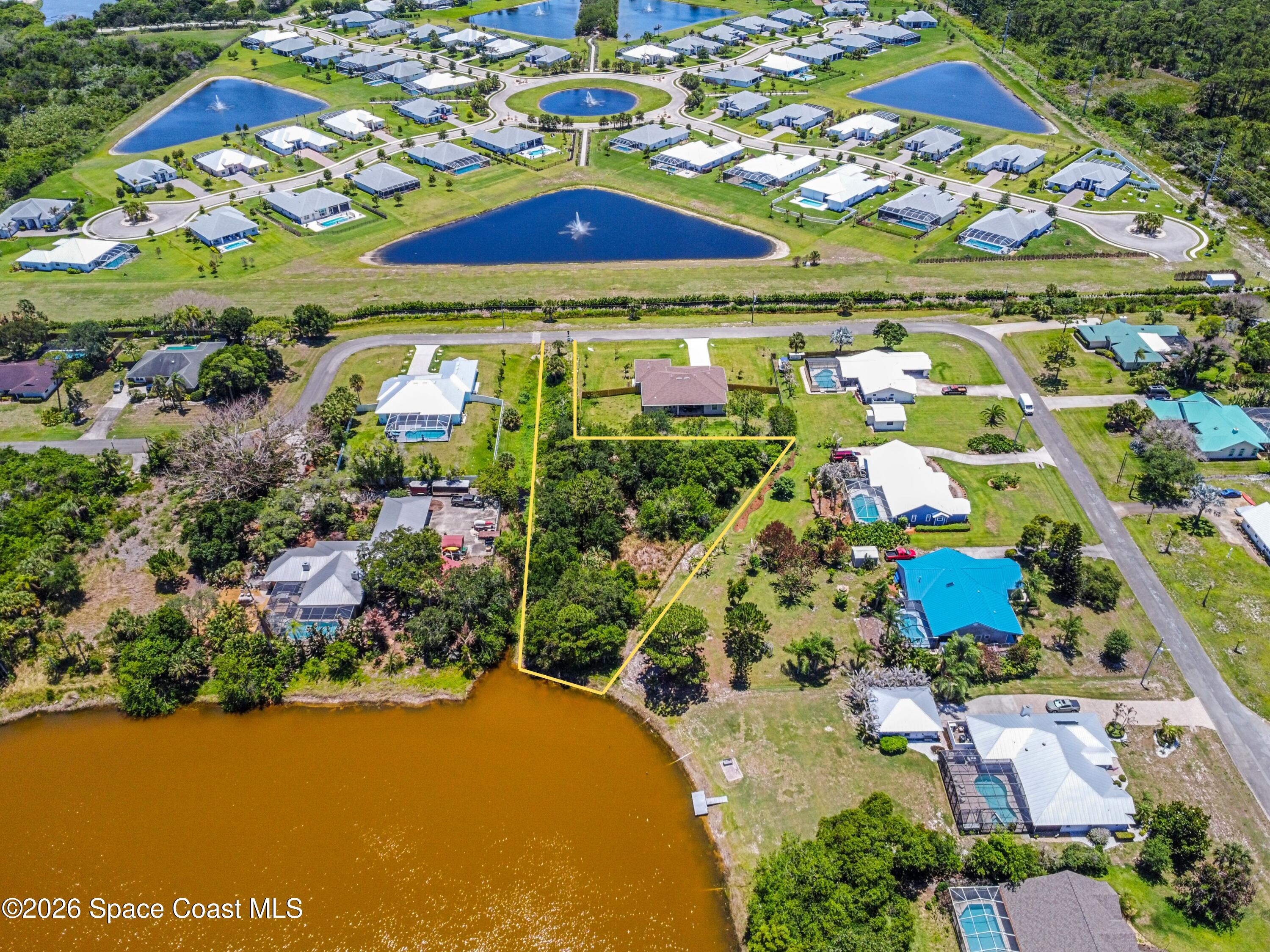 Land in Sebastian 4