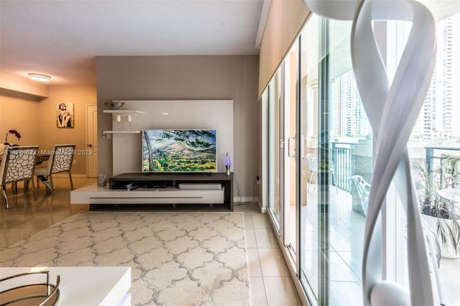 APT-603 - 17555 Atlantic Blvd, Condo with 2 bedrooms, 2 bathrooms and null parking in Sunny Isles Beach FL | Image 7