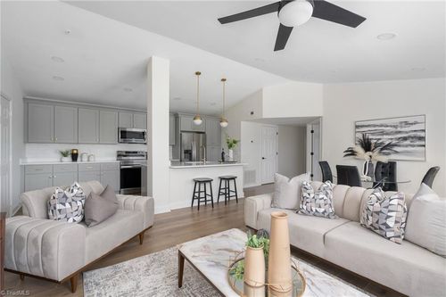 3d-3729-3D Morris Farm Dr, Greensboro, NC, 27409-8995 | Card Image