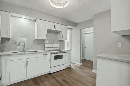 104 Ralgreen Cres, Kitchener, ON, N2M1T9 | Card Image