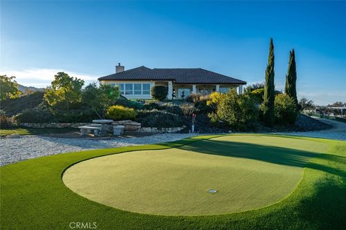 5495 Vista Serrano, Paso Robles, CA, 93446-8724 | Card Image