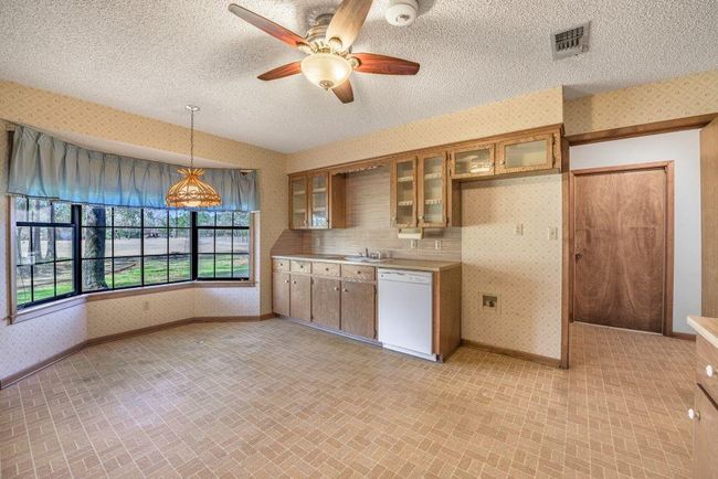 414 Giese Lane, Home with 4 bedrooms, 3 bathrooms and 2 parking in Warda TX | Image 6