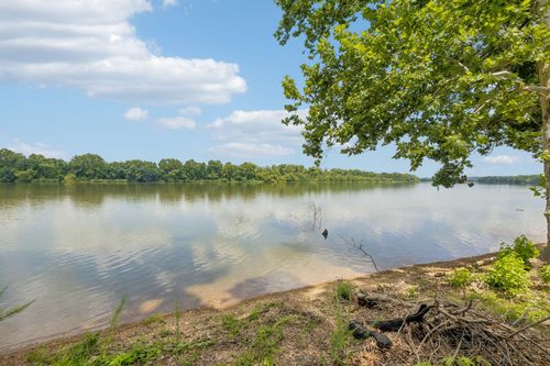 194 Lakeshore Cir, Bumpus Mills, TN, 37028-6158 | Card Image