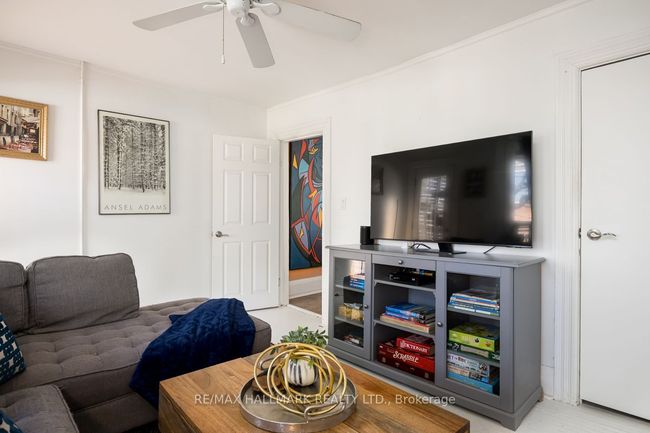 223 Wallace Ave, House attached with 5 bedrooms, 3 bathrooms and 1 parking in Toronto ON | Image 23