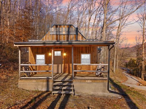 414 Upper Cane Creek Rd, Stanton, KY, 40380-9086 | Card Image