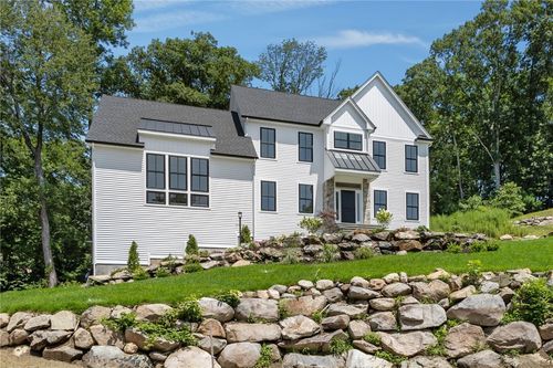 15 Tuscan Ct, Cumberland, RI, 02864-2938 | Card Image