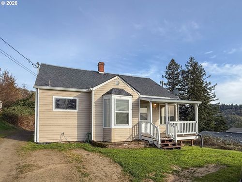 833 Ne Jackson St, Roseburg, OR, 97470 | Card Image