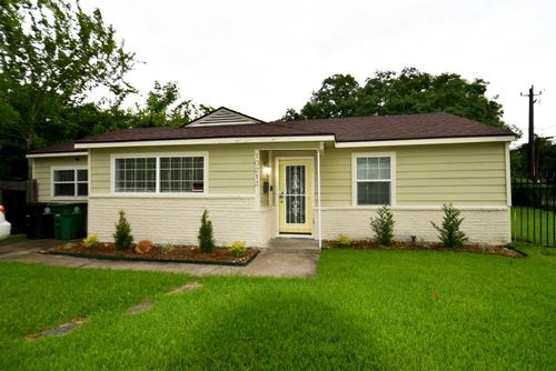 10213 Fairland Dr, Houston, TX, 77051-3642 | Card Image