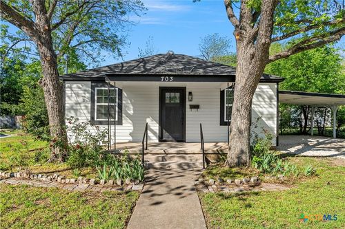 703 E 8th Ave, Belton, TX, 76513-2723 | Card Image