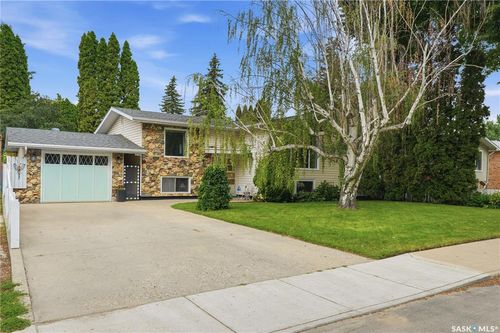 429 Montreal Ave S, Saskatoon, SK, S7M3L2 | Card Image