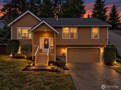 13519 20th Avenue Ct E, Tacoma, WA, 98445-4804 | Card Image