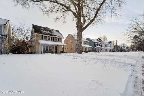 2239 Eastbrook Dr, Toledo, OH, 43613-3966 | Card Image