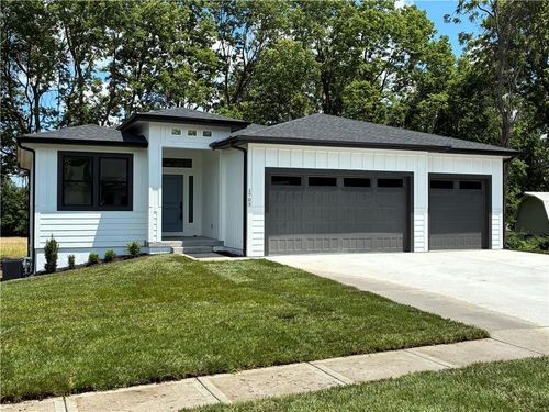 1703 Locust St, Oak Grove, MO, 64075-6211 | Card Image