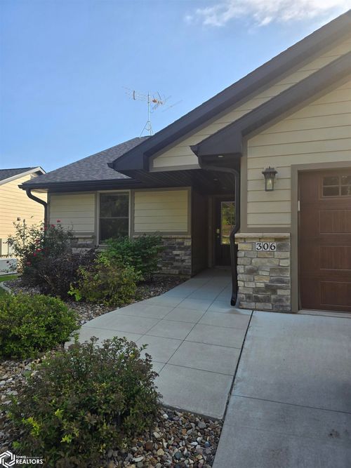 306 S 11th St, Oskaloosa, IA, 52577-3051 | Card Image