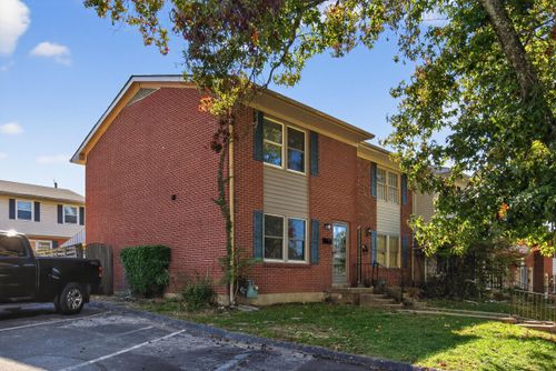 3520 Sutherland Dr, Lexington, KY, 40517-2829 | Card Image