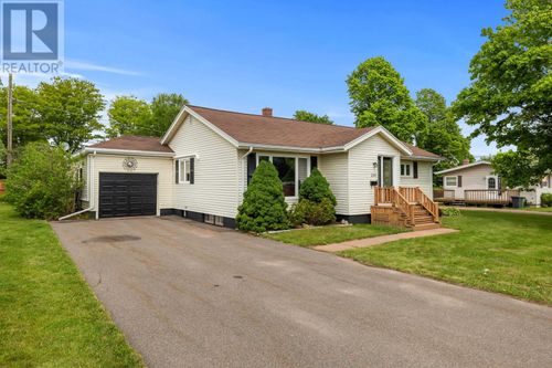 215 Maple Ave, Summerside, PE, C1N2H1 | Card Image