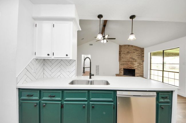 2712 Laurel Creek Way, House other with 4 bedrooms, 2 bathrooms and 2 parking in Pearland TX | Image 13