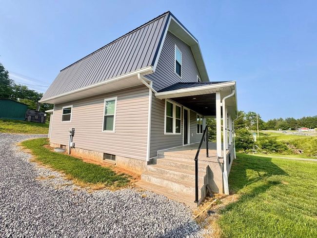 18437 Governor G C Peery Hwy, House other with 3 bedrooms, 2 bathrooms and null parking in Pounding Mill VA | Image 31
