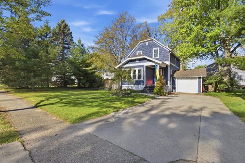 115 Lake Ave, Spring Lake, MI, 49456-1739 | Card Image