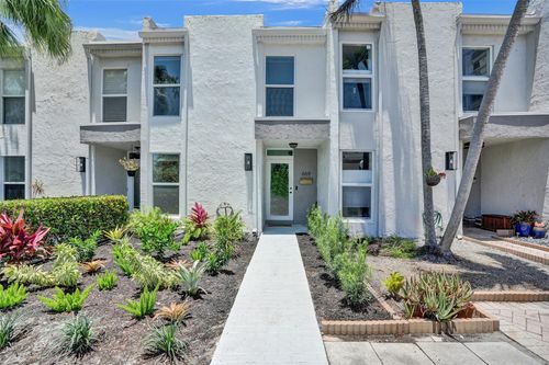 29b-669 Cypress Ln, Wilton Manors, FL, 33305-3902 | Card Image