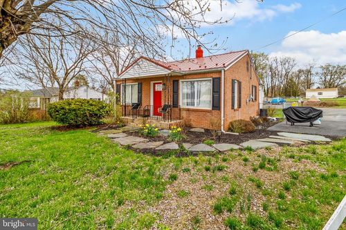 1564 Williamsport Pike, Martinsburg, WV, 25404-4281 | Card Image