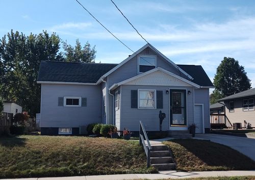 835 Summit St, Manitowoc, WI, 54220-6645 | Card Image