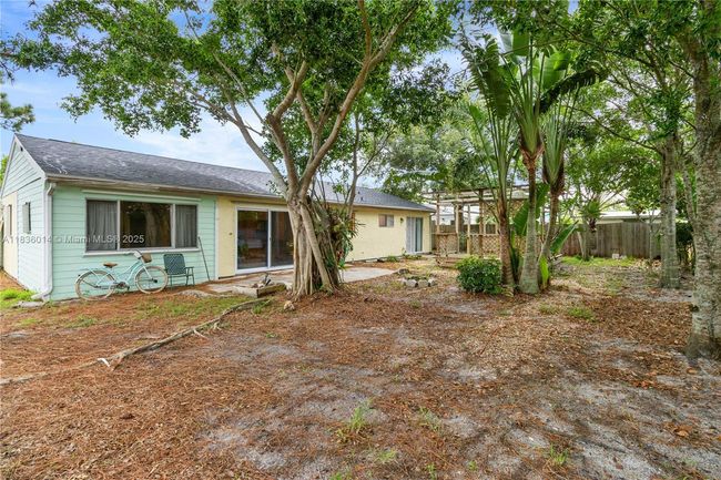 961 Schumann Dr, House other with 3 bedrooms, 2 bathrooms and null parking in Sebastian FL | Image 16