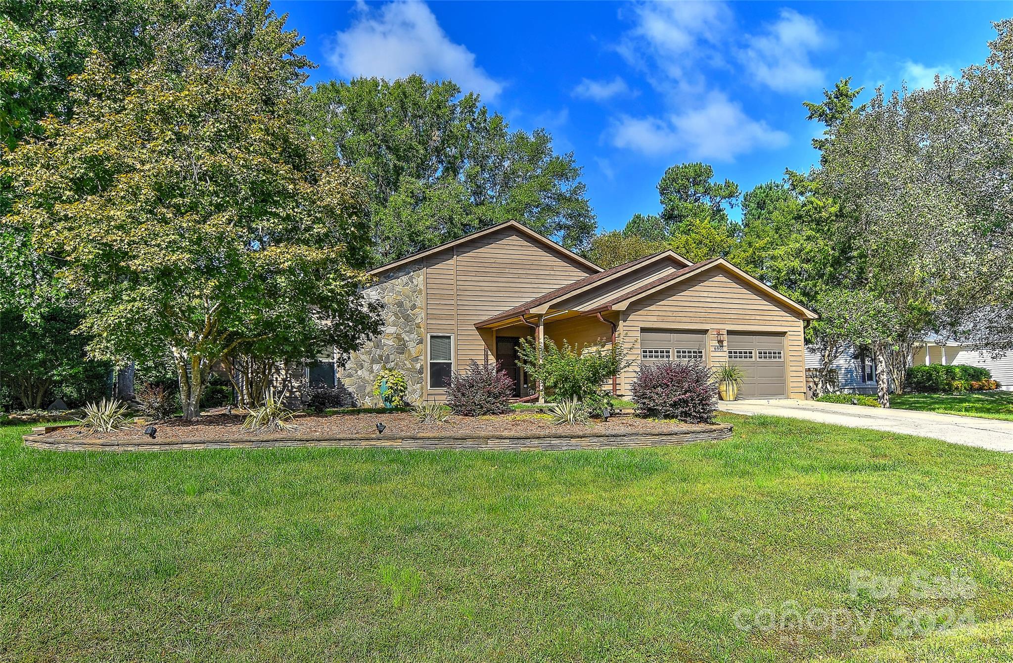 Whipps Cross Ct, Charlotte, NC 28277