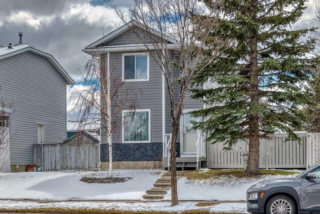 71 Taradale Drive Ne, Home with 4 bedrooms, 1 bathrooms and 3 parking in Calgary AB | Image 2