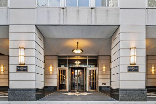 p115-55 E Erie St, Chicago, IL, 60611-2798 | Card Image