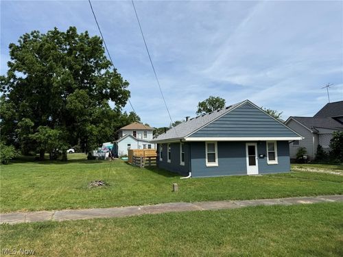725 Perry St, Vermilion, OH, 44089-1135 | Card Image