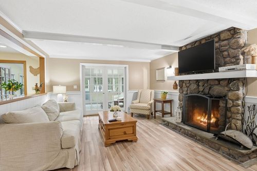 27 Bennett Rd, Rochester, MA, 02770-1819 | Card Image
