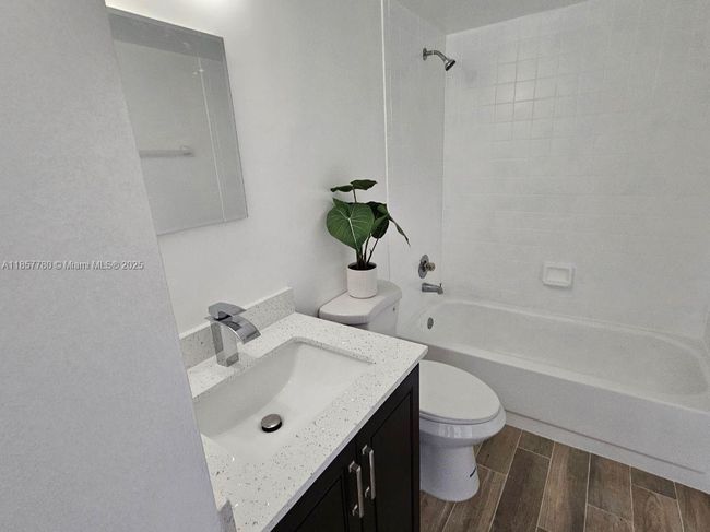 605 - 605 Meadows Cir, Condo with 2 bedrooms, 2 bathrooms and null parking in Boynton Beach FL | Image 8