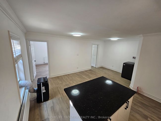 201 - 2685 Eglinton Ave W, Home with 2 bedrooms, 1 bathrooms and 1 parking in York ON | Image 5