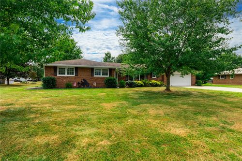 103 E Pine Dr, Effingham, IL, 62401-4135 | Card Image