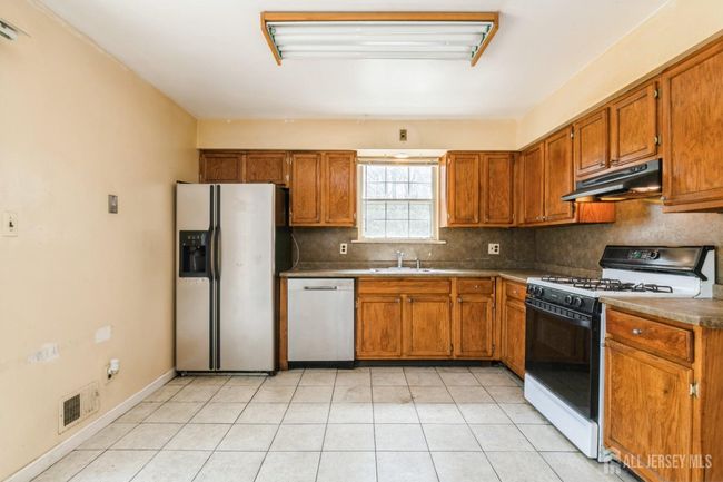 44 Townsend Dr, Townhouse with 3 bedrooms, 3 bathrooms and null parking in Matawan NJ | Image 9