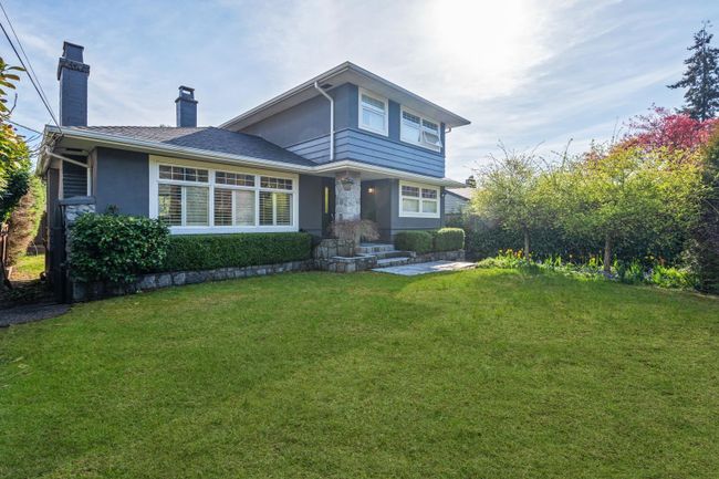 1036 Kings Avenue, House other with 5 bedrooms, 3 bathrooms and null parking in West Vancouver BC | Image 24