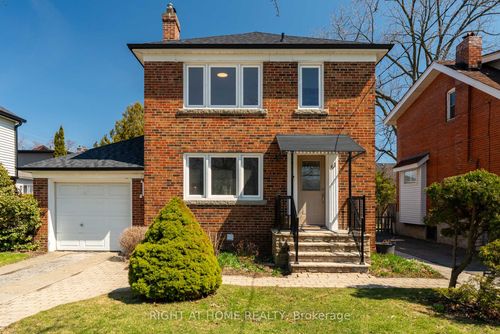 61 Central St, Etobicoke, ON, M8V2R6 | Card Image