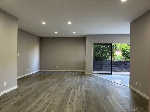 5400 Newcastle Ave, Encino, CA, 91316-2013 | Card Image