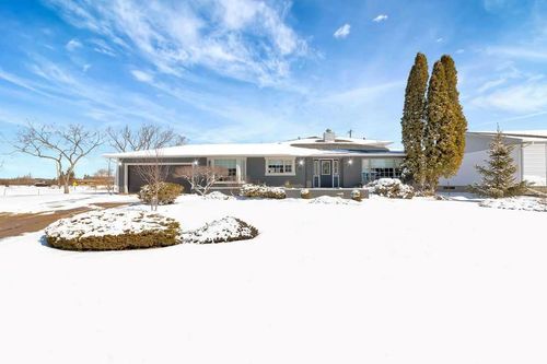 810 10 Ave, Wainwright, AB, T9W1B8 | Card Image