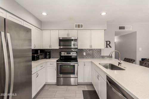 5209 N 61st Dr, Glendale, AZ, 85301-6615 | Card Image
