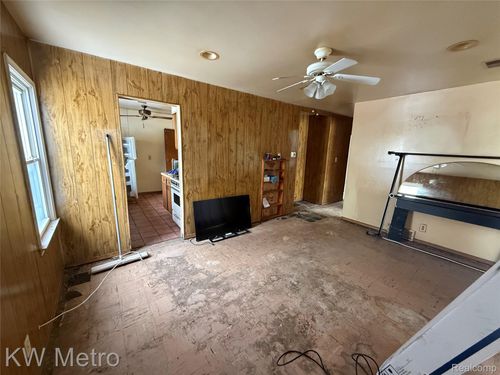 53 E Brickley Ave, Hazel Park, MI, 48030-1137 | Card Image