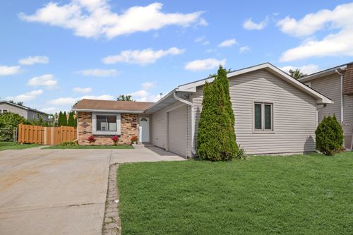 10 W Schubert Ave, Glendale Heights, IL, 60139-2406 | Card Image