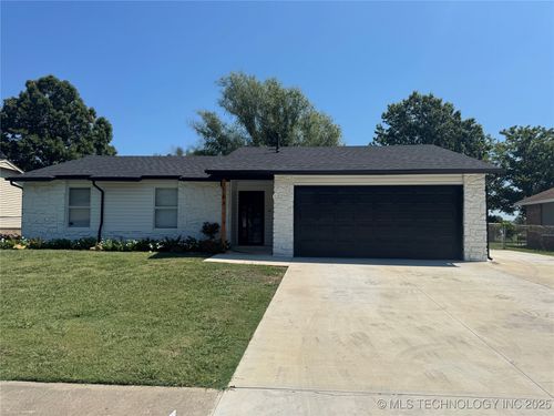7817 N 122nd East Ave, Owasso, OK, 74055-3527 | Card Image